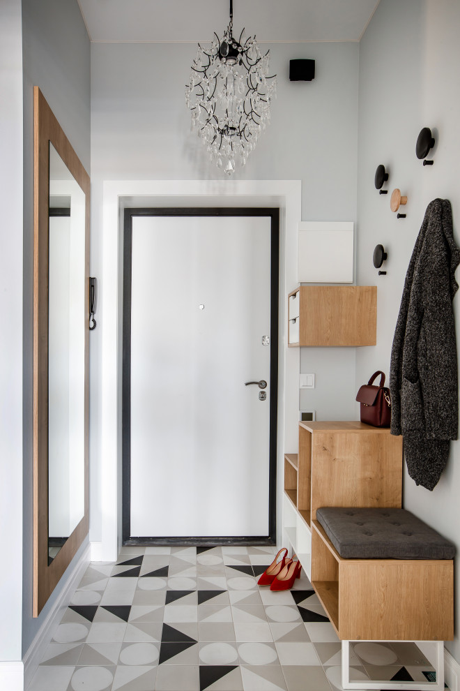 Imagen de hall escandinavo con paredes grises, puerta simple, puerta blanca y suelo multicolor