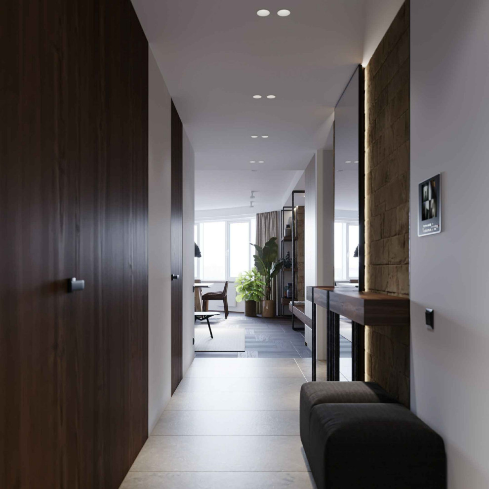 Kleiner Moderner Eingang mit Korridor, weißer Wandfarbe, Marmorboden, Einzeltür, brauner Haustür, weißem Boden, Tapetendecke und Tapetenwänden in Sonstige