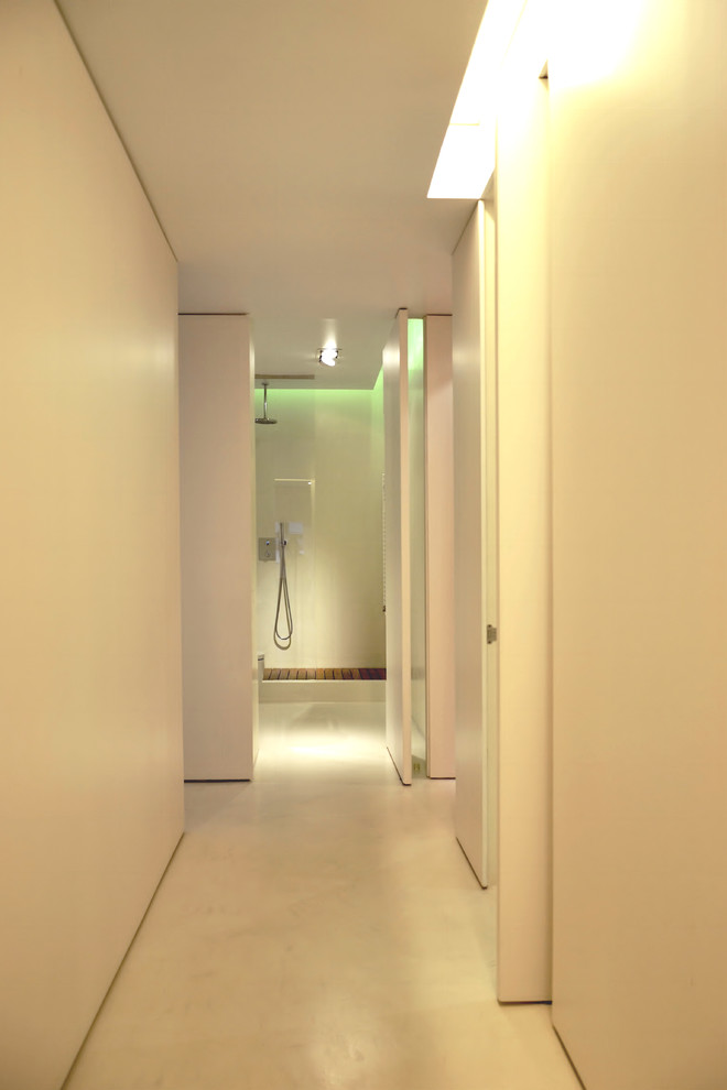 Ejemplo de recibidores y pasillos nórdicos de tamaño medio con paredes blancas