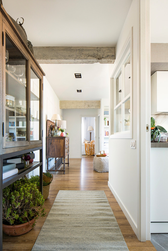 Mid-sized cottage chic hallway photo in Bilbao with white walls