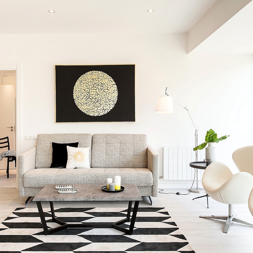 Modelo de sala de estar abierta contemporánea con paredes blancas, suelo de madera clara y suelo gris