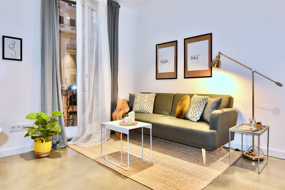 Foto di un piccolo soggiorno scandinavo aperto con pareti bianche, pavimento in cemento e pavimento grigio