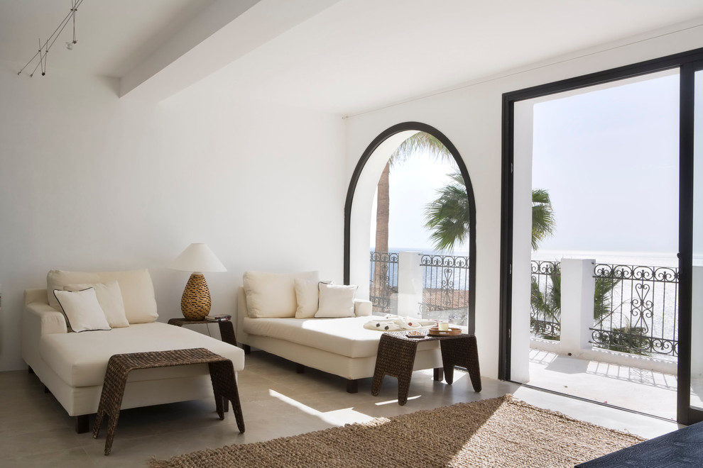 Exemple d'une salle de séjour méditerranéenne de taille moyenne et ouverte avec un mur blanc, un sol en carrelage de céramique, aucune cheminée et aucun téléviseur.