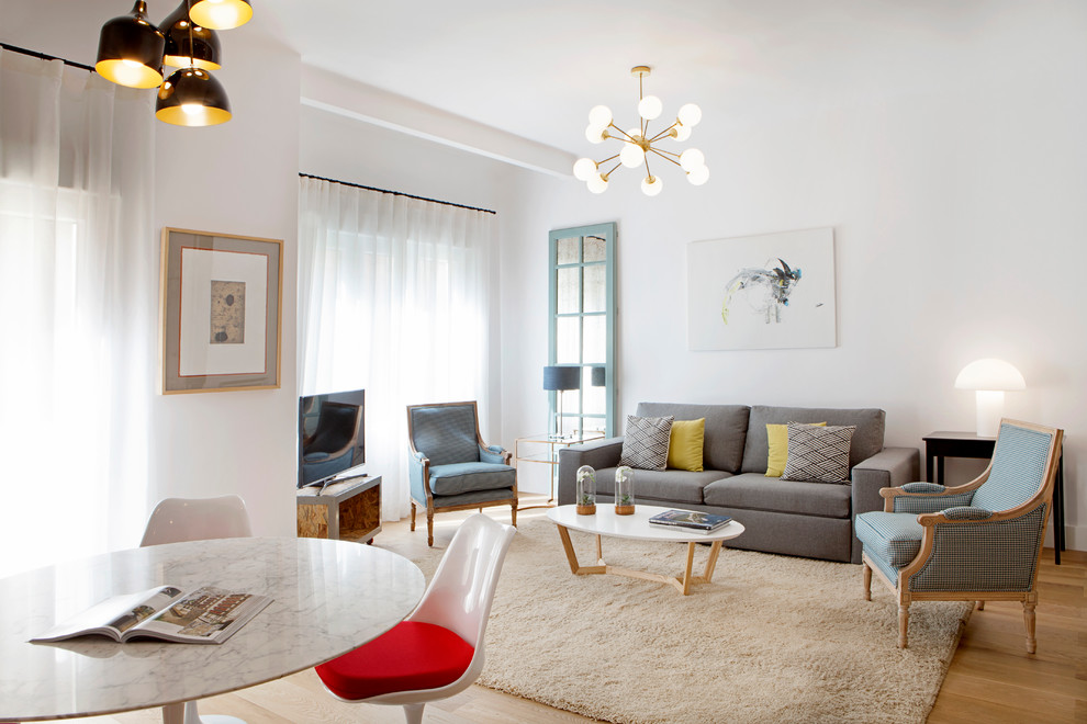 Idee per un soggiorno scandinavo di medie dimensioni e aperto con pareti bianche e pavimento in legno massello medio