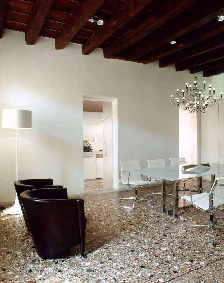 Ispirazione per una sala da pranzo aperta verso la cucina design di medie dimensioni con pareti bianche, pavimento in gres porcellanato e pavimento multicolore