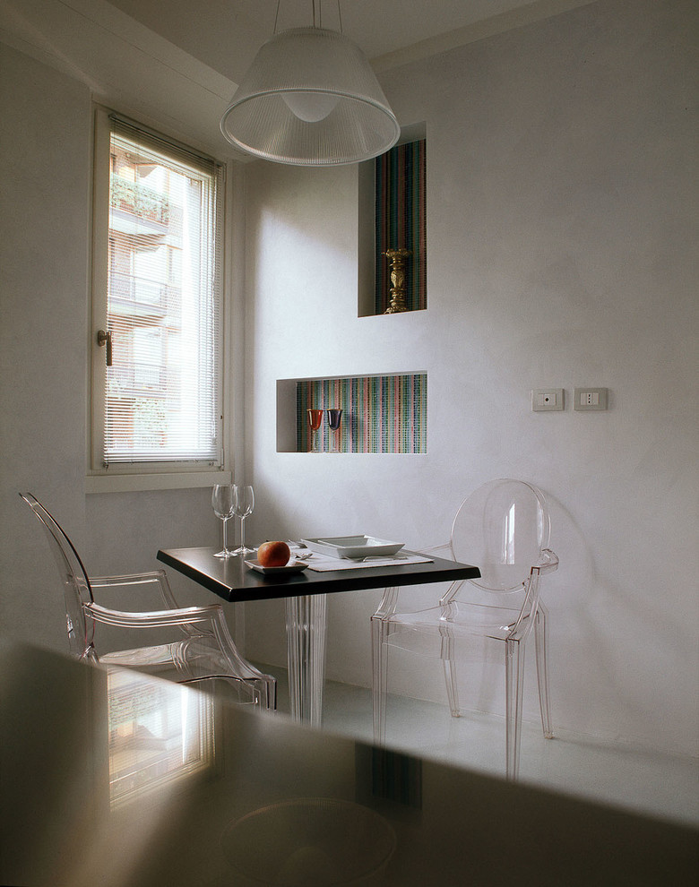 Contemporary dining room in Milan with grey walls.