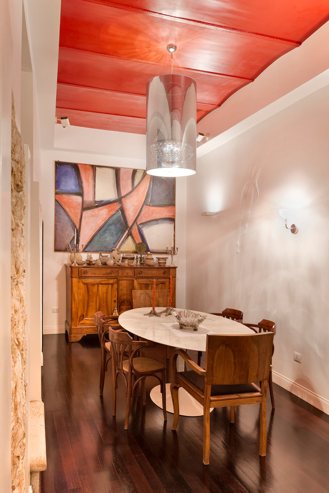 Eclectic dining room in Bari.