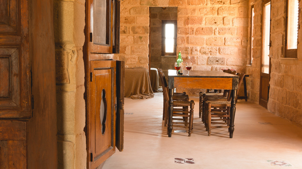 Exemple d'une salle à manger méditerranéenne.