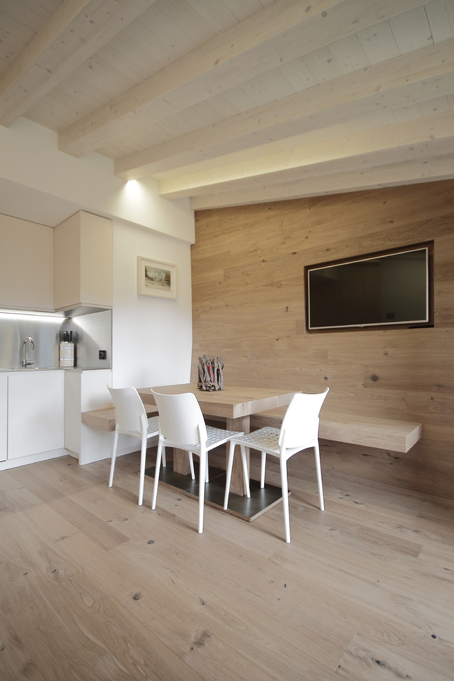 Minimalist dining room photo in Venice