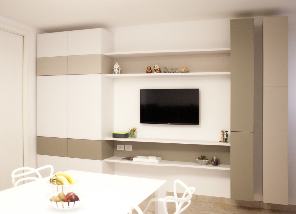 Mittelgroße Moderne Wohnküche mit Porzellan-Bodenfliesen in Bari