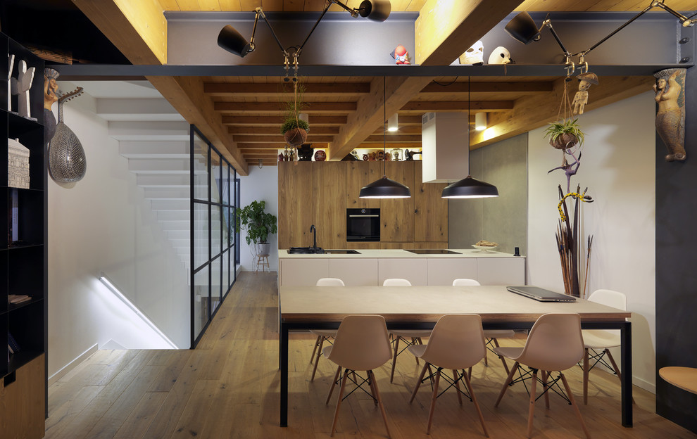 Dining room - modern dining room idea in Bologna