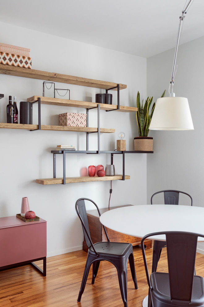 Foto di una sala da pranzo minimalista