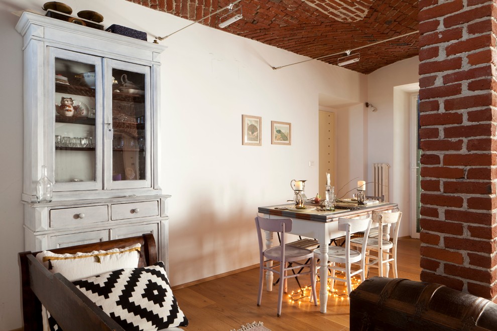 Inspiration for a farmhouse dining room remodel in Turin
