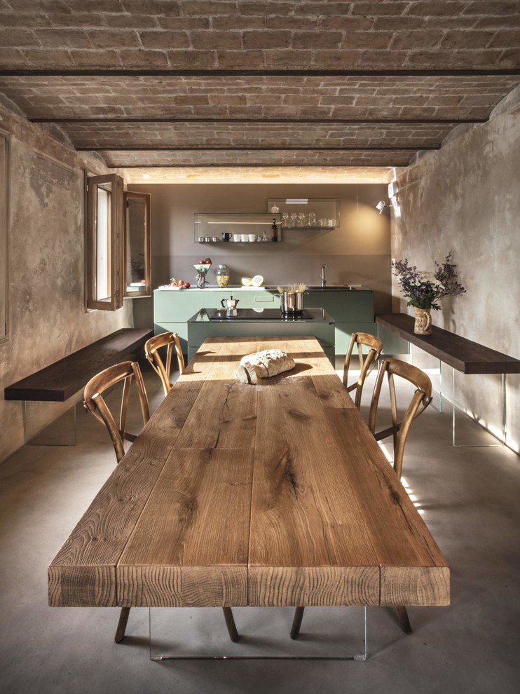 Design ideas for an urban dining room in Venice.