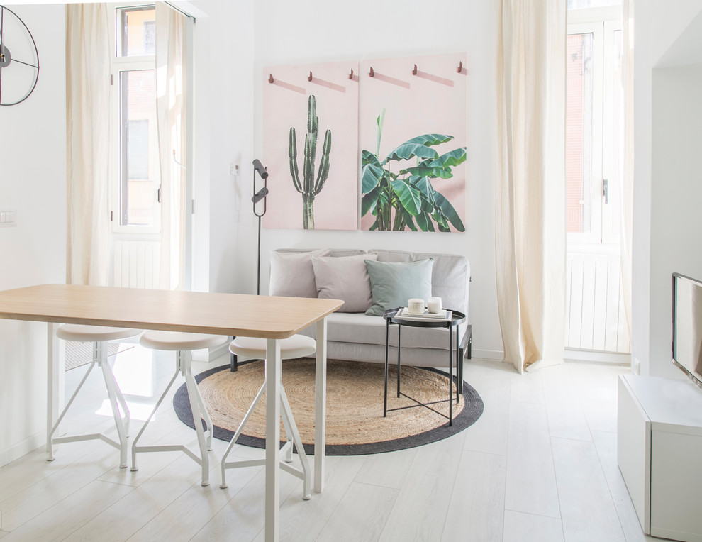 Kleine Wohnküche mit weißer Wandfarbe in Mailand