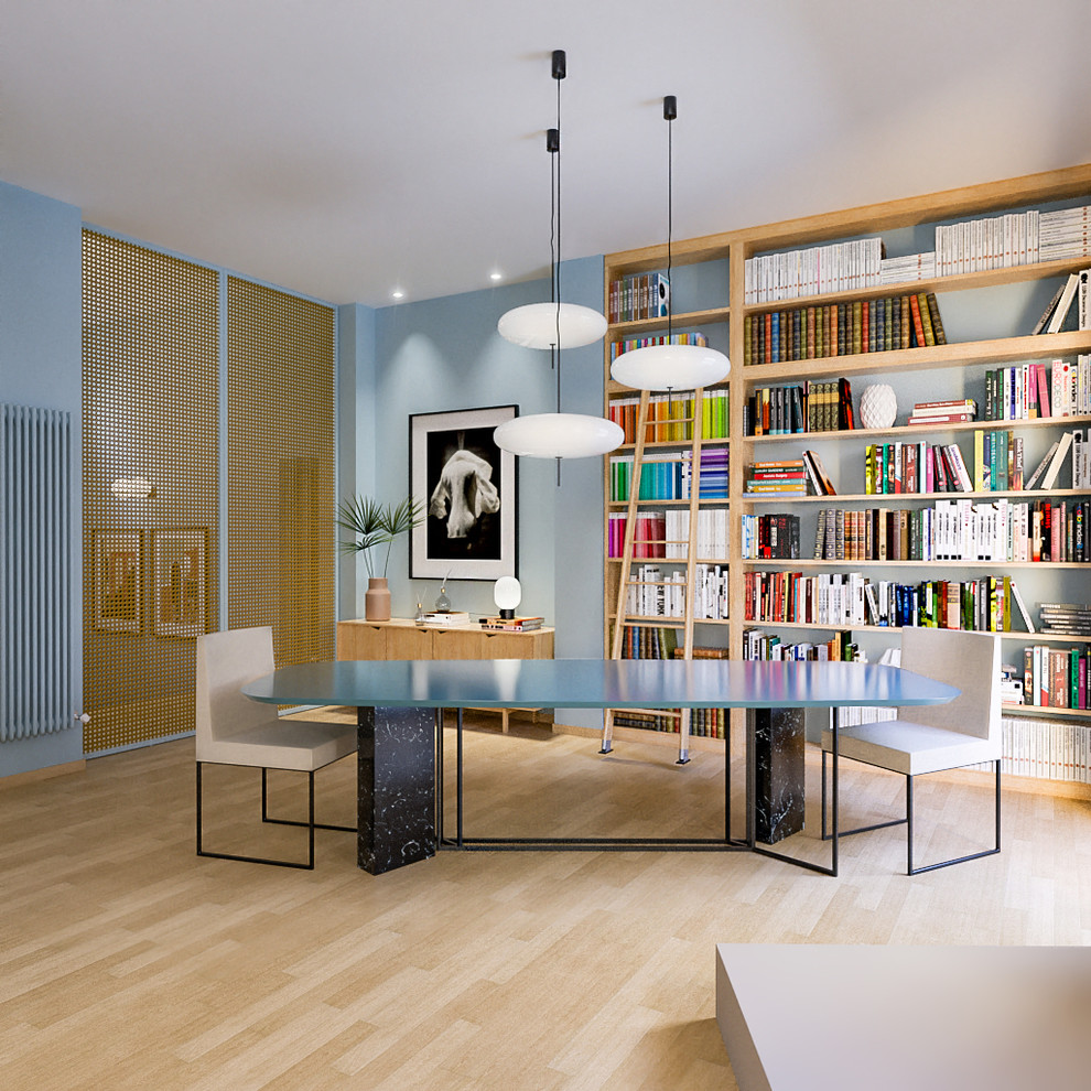 Inspiration pour une salle à manger ouverte sur le salon design de taille moyenne avec un mur bleu, parquet clair et un sol beige.