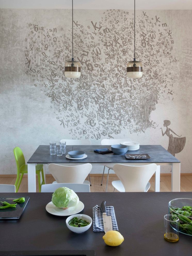 Inspiration för mellanstora moderna kök med matplatser, med grå väggar och beiget golv