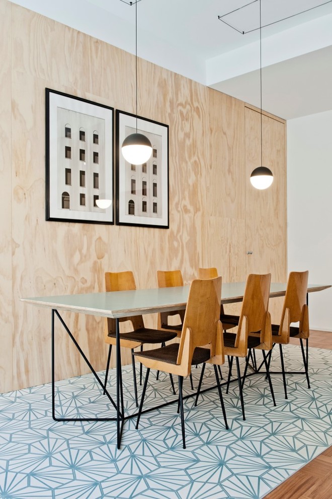Immagine di una sala da pranzo aperta verso il soggiorno nordica di medie dimensioni con pavimento blu, pareti bianche e pavimento con piastrelle in ceramica