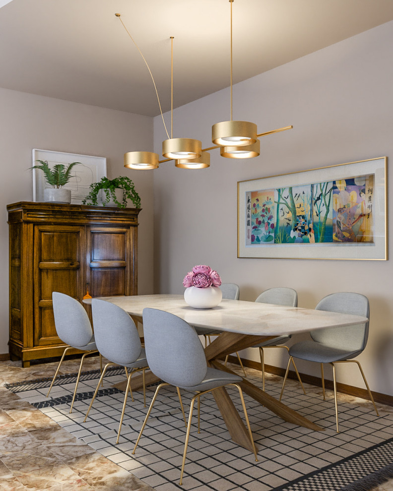 Пример оригинального дизайна: гостиная-столовая среднего размера в современном стиле с бежевыми стенами, мраморным полом и разноцветным полом