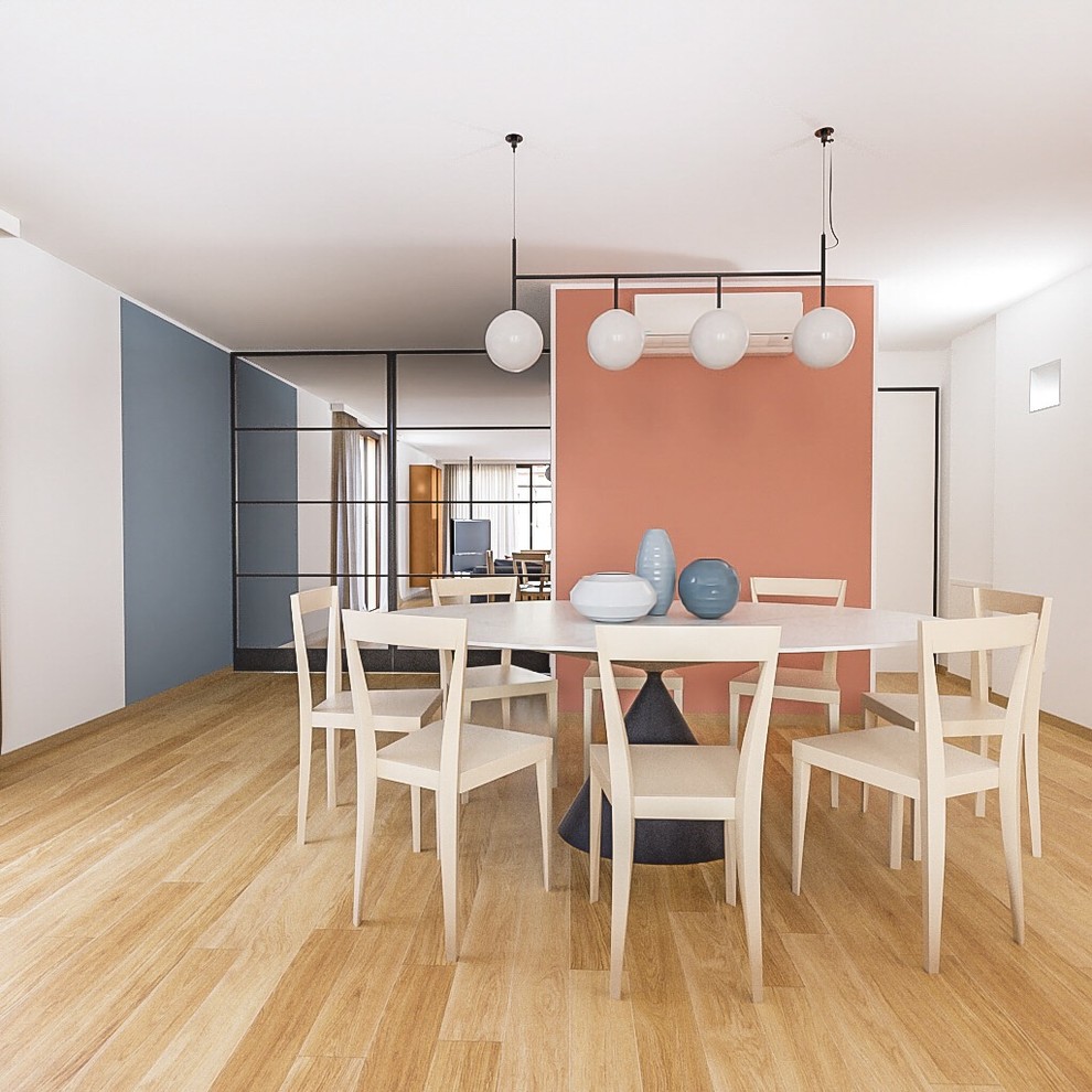 Ispirazione per una sala da pranzo aperta verso il soggiorno minimal di medie dimensioni con pareti rosa e parquet chiaro