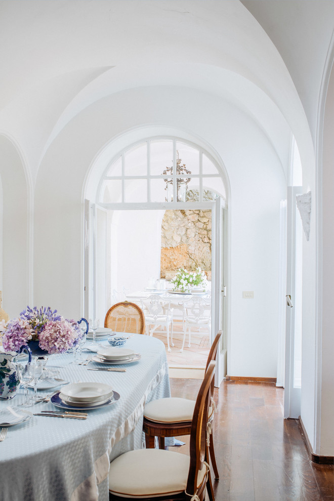 Idées déco pour une salle à manger moderne.