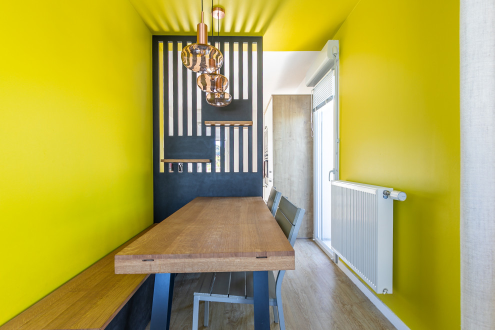 Esempio di una piccola sala da pranzo aperta verso il soggiorno design