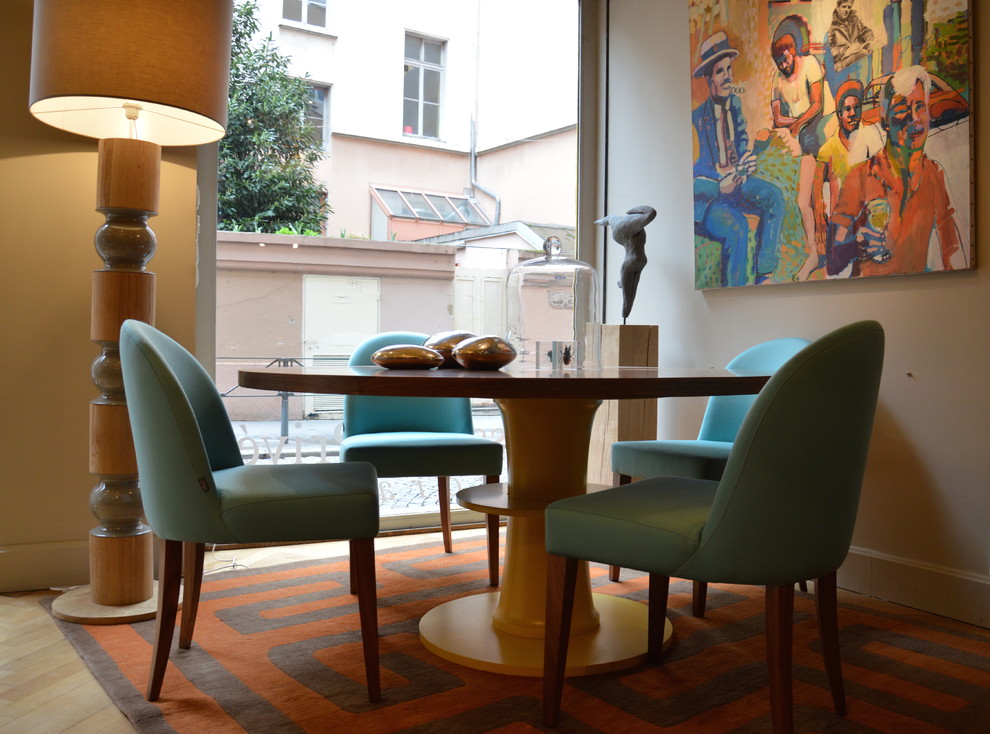 Contemporary dining room in Lyon.