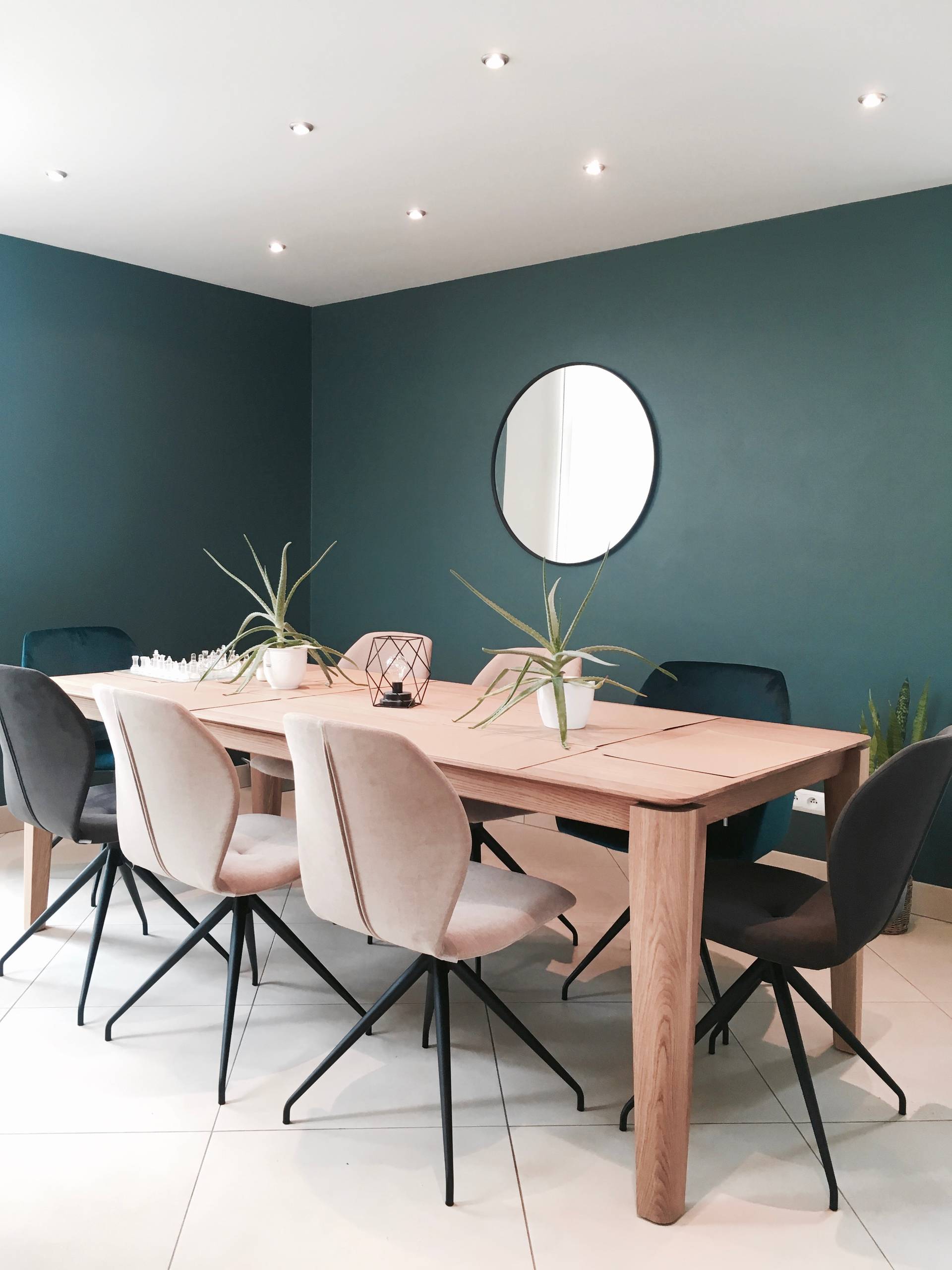 75 photos et idées déco de salles à manger contemporaines avec un mur vert  - Décembre 2023 | Houzz FR