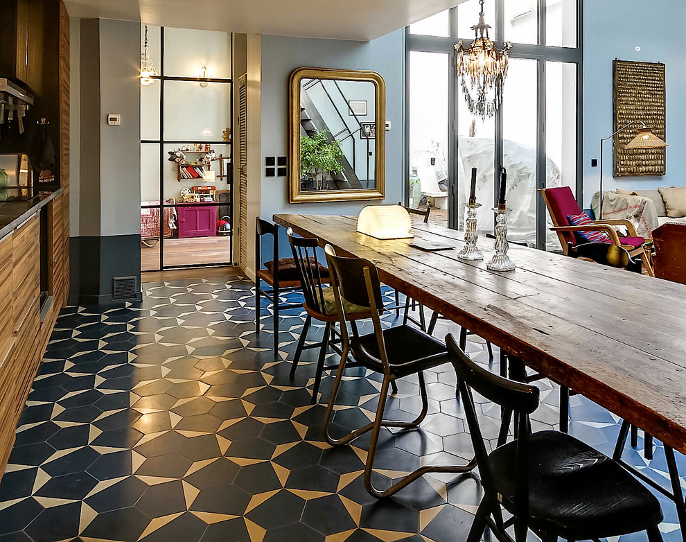 Example of an eclectic dining room design in Paris