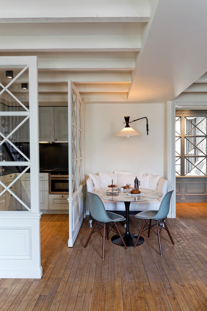 Dining room - transitional dining room idea in Paris