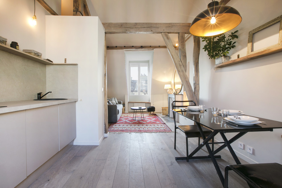 Imagen de comedor de cocina contemporáneo de tamaño medio con paredes blancas y suelo de madera en tonos medios