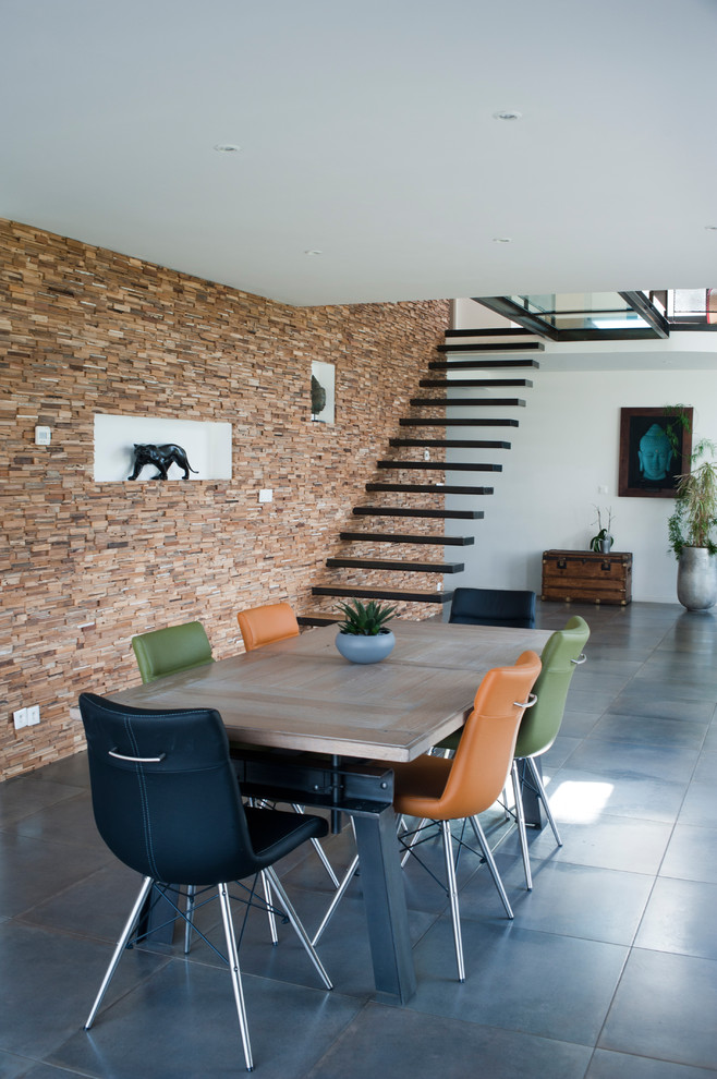 Inspiration for a contemporary black floor dining room remodel in Rennes with brown walls