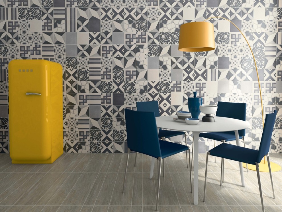 Inspiration för ett mellanstort funkis kök med matplats, med grå väggar och klinkergolv i keramik