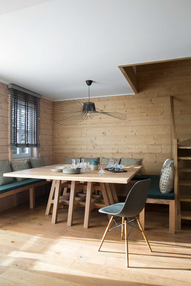 Small scandinavian dining room in Lyon with light hardwood flooring, brown walls and no fireplace.
