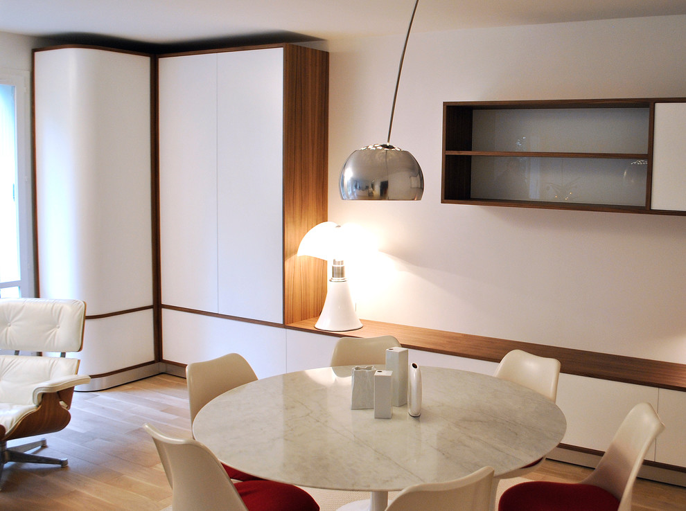 Example of a trendy dining room design in Paris