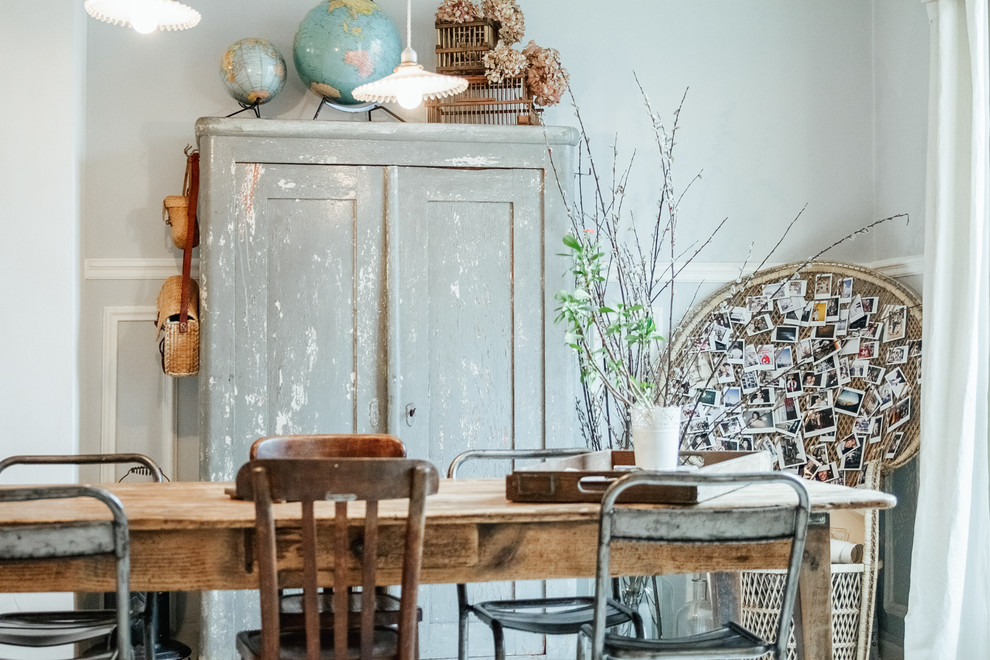 Photo of a farmhouse dining room in Paris.