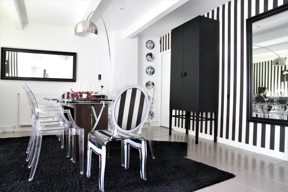 Inspiration for a medium sized traditional dining room in Paris with black walls and ceramic flooring.