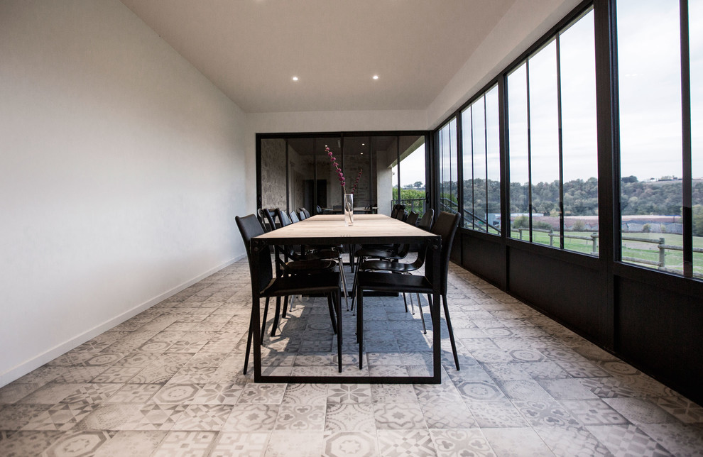 Expansive classic dining room in Angers.