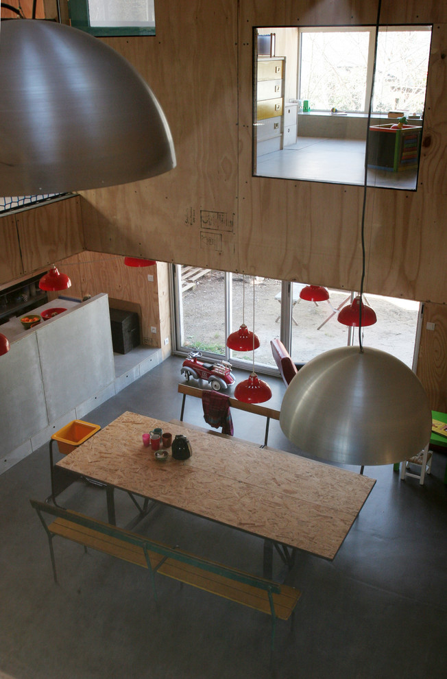 Photo of a contemporary dining room in Rennes.