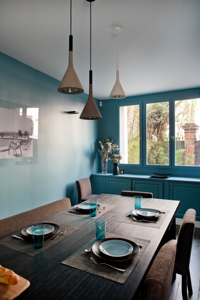 Photo of a medium sized contemporary enclosed dining room in Paris with blue walls.