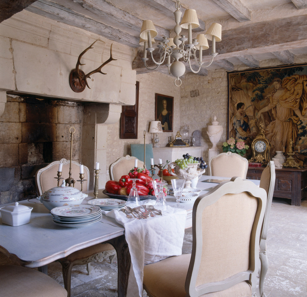 Inspiration for a classic dining room in Angers.