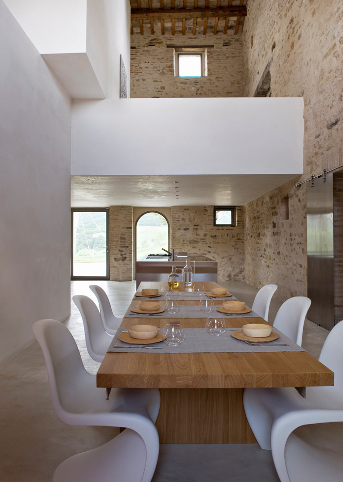 Esempio di una sala da pranzo mediterranea