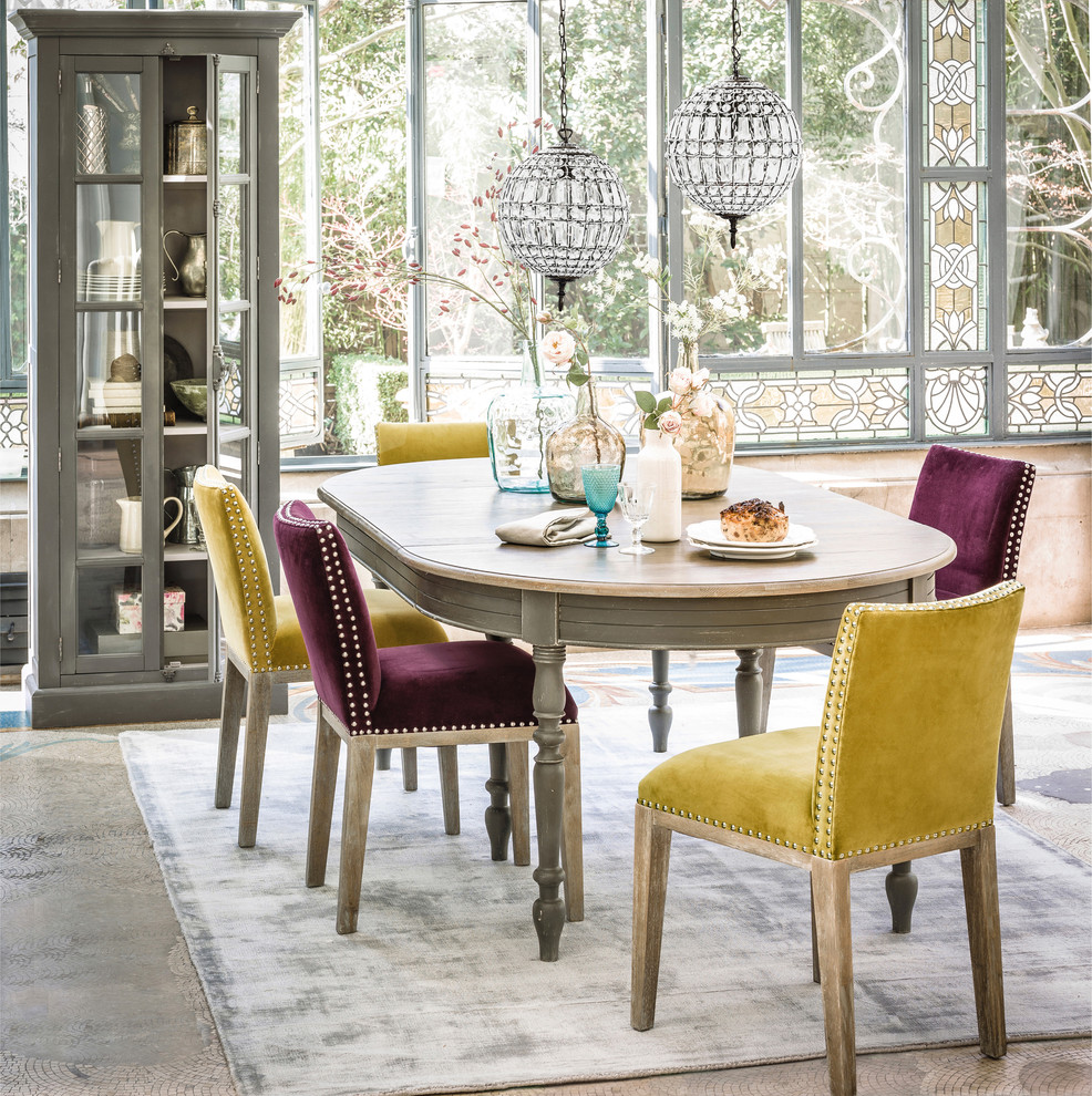 Design ideas for a classic dining room in Lille.