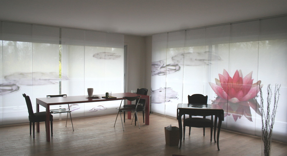 Photo of a contemporary dining room in Lille.