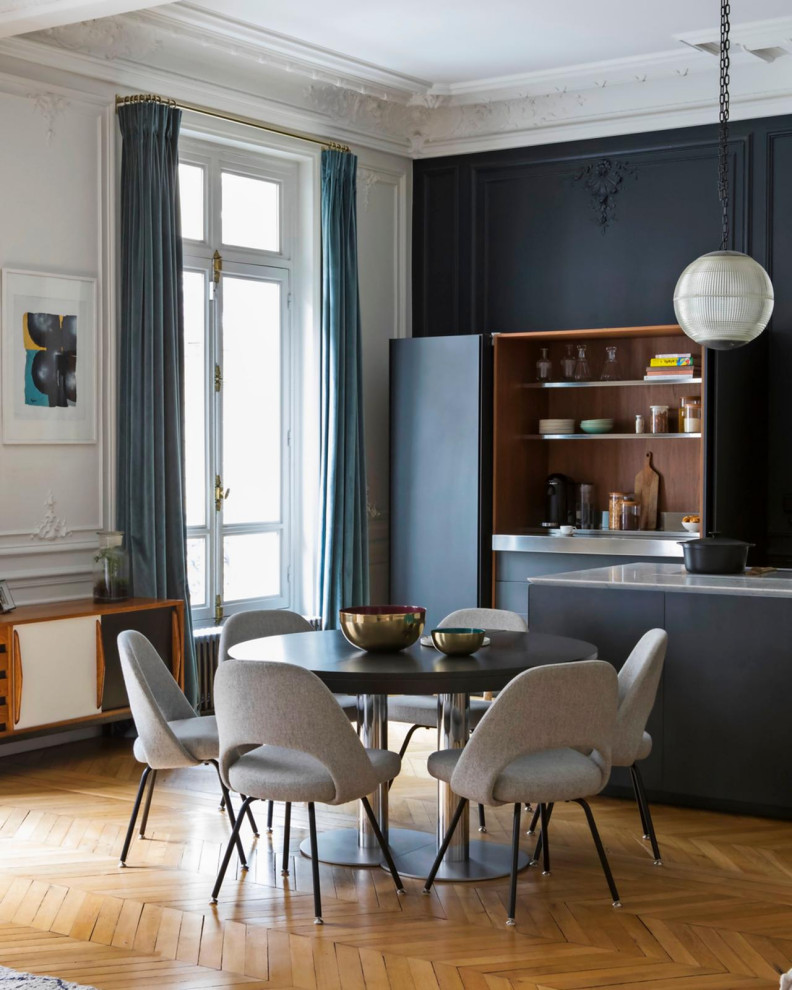 Contemporary dining room in Paris.