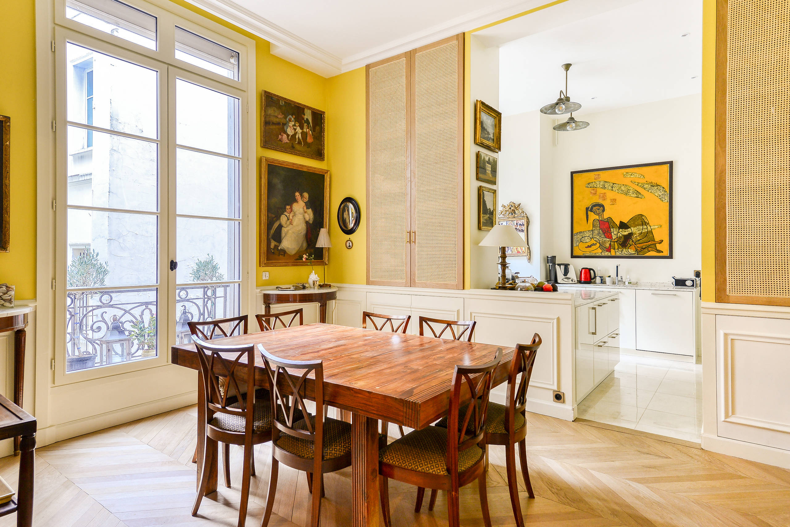 75 photos et idées déco de salles à manger avec un mur jaune - Novembre  2023 | Houzz FR
