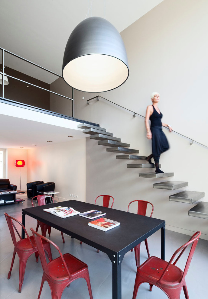 Contemporary dining room in Grenoble.