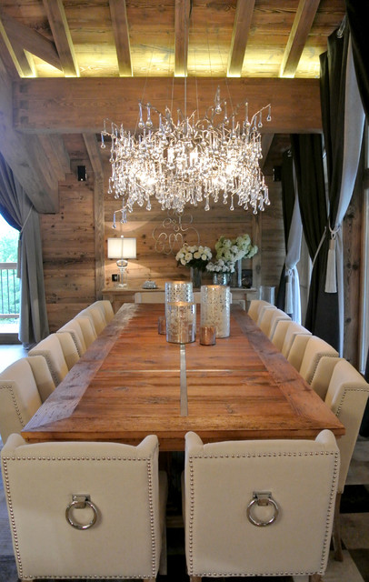 Une salle à manger dans un chalet à Courchevel - Montagne - Salle à