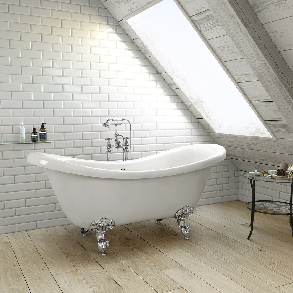 ウエストミッドランズにあるトラディショナルスタイルのおしゃれな浴室の写真