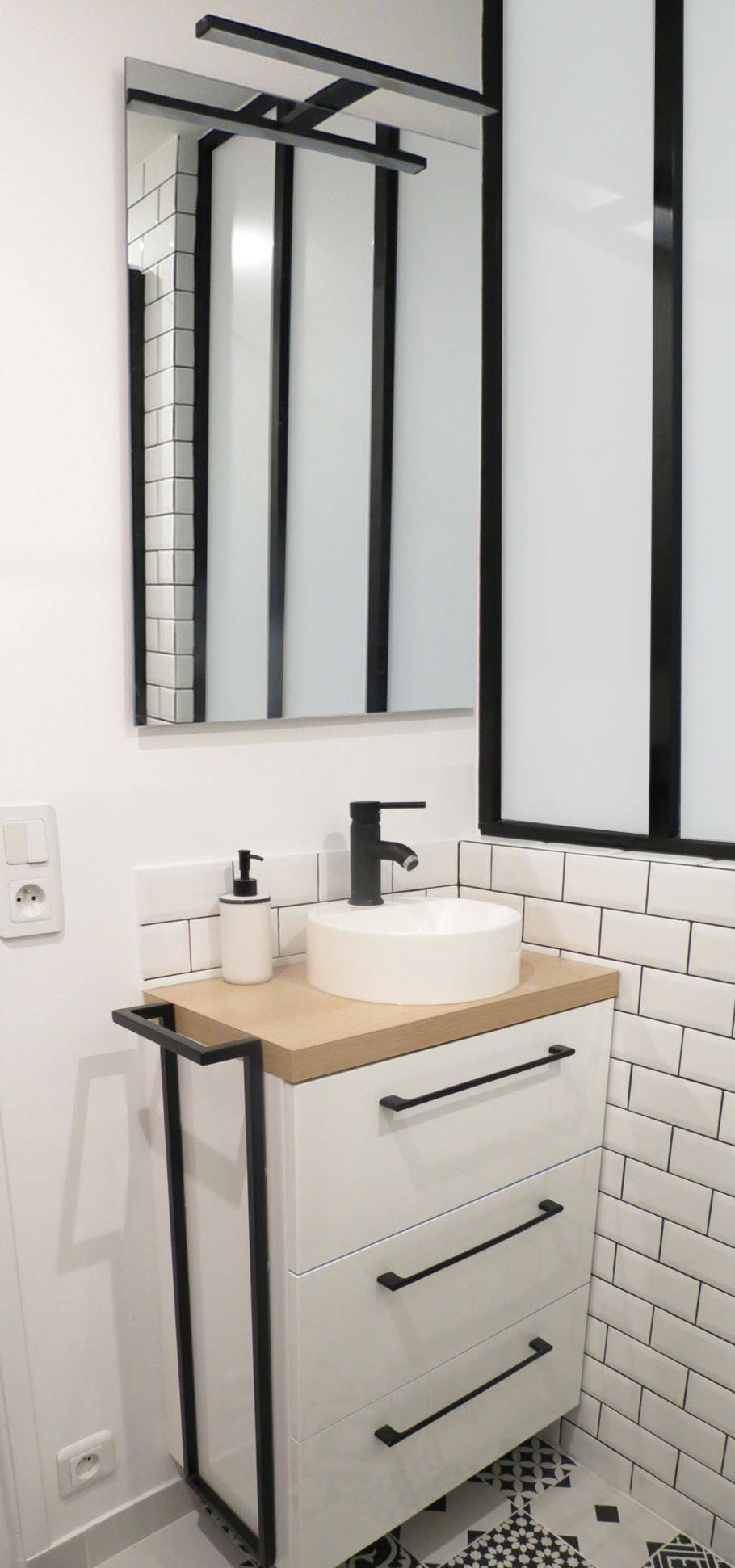 75 photos et idées déco de salles de bain avec carreaux de ciment au sol -  Juillet 2023 | Houzz FR
